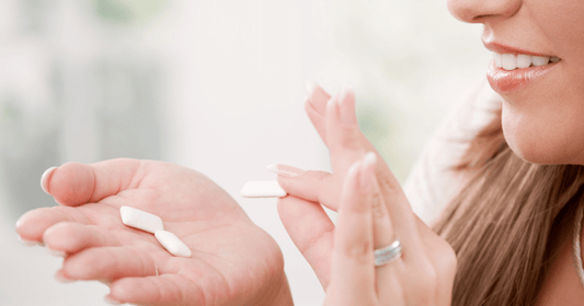 What Are the Differences Between Natural Chewing Gum and Regular Gum, and Which Is Better for Your Health and the Planet?